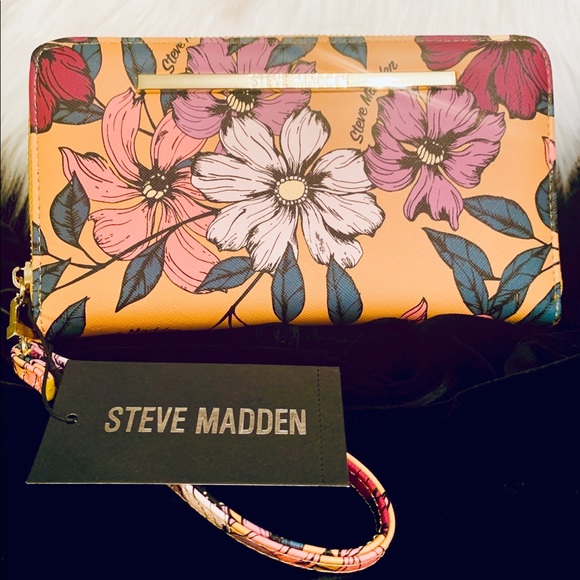 Steve Madden Handbags - Steve Madden floral zip around wallet/wristlet!